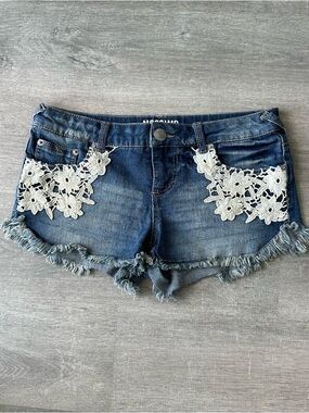 Vintage Mossimo Y2K Low-Rise Denim Shorts with Floral Crochet Lace Detail